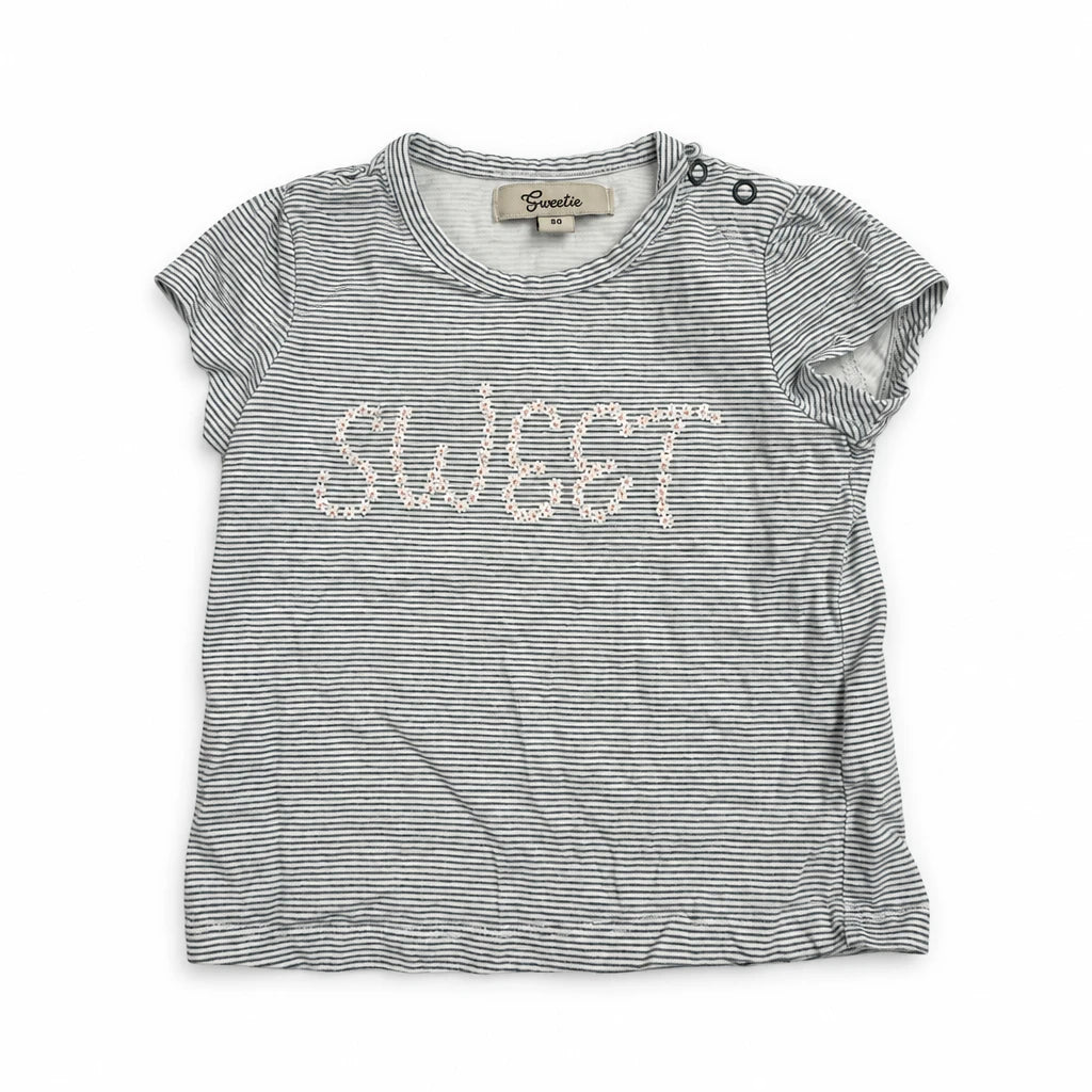 Randig t-shirt från Sweetie - Storlek 80 - Vit
