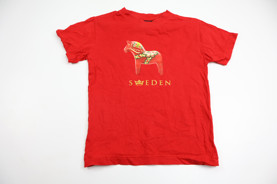 T-shirt med Dalahäst från South West - Storlek 120 - Röd