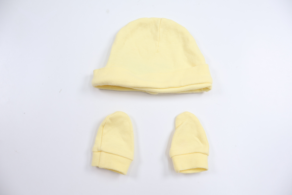 Hat with matching mittens from So Cute - Size 56/62 - Yellow