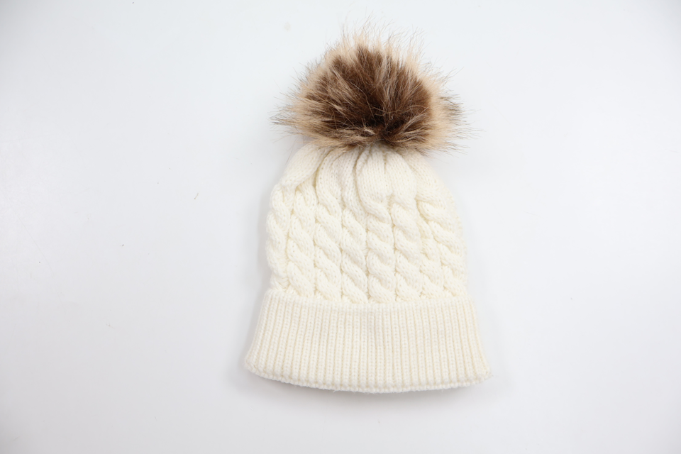 Knitted beanie with pompom from Okänt - Size 56/62 - Off-white