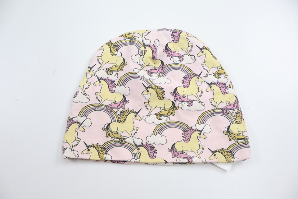 Mössa med enhörningar från Kappahl - Storlek 52/54 - Rosa