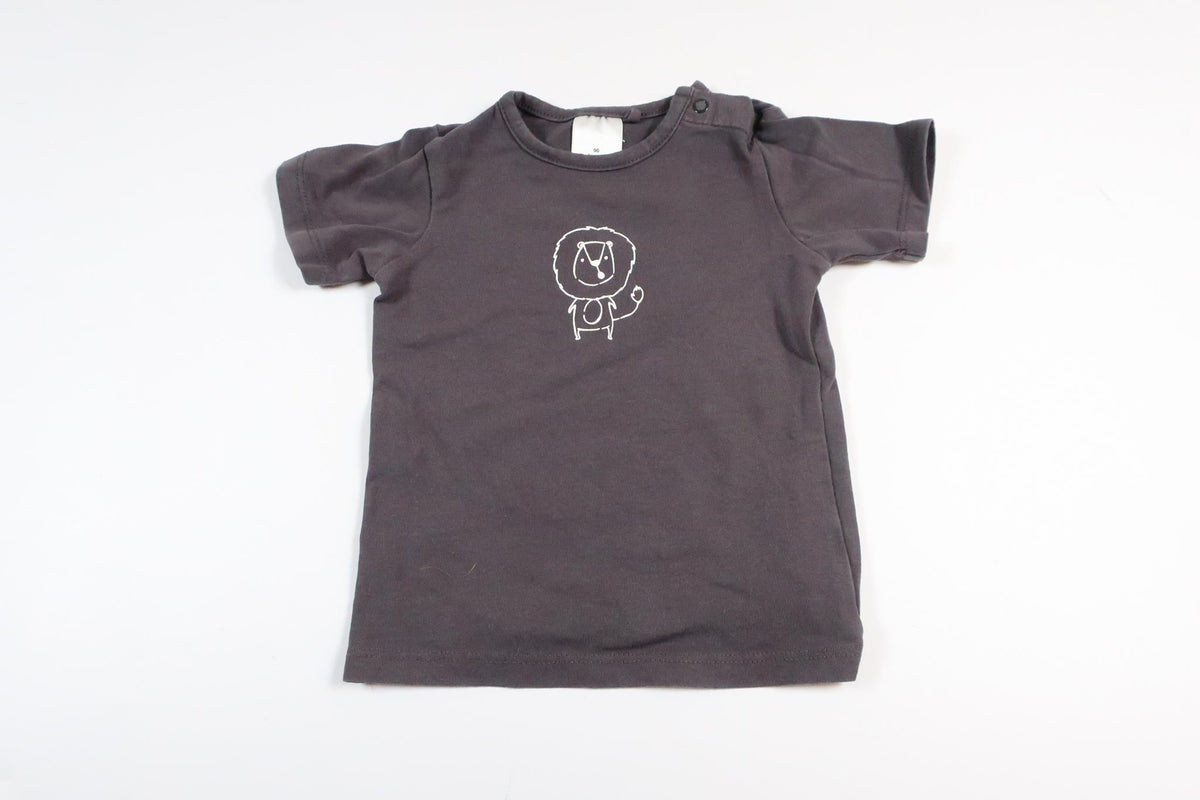 Gray short-sleeved shirt in size 3-6 M