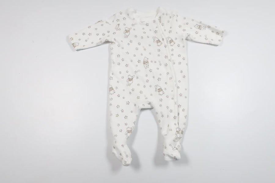 Pyjama mit Winnie Puuh-Motiv (Hersteller unbekannt) – Größe 50/56 – Weiß