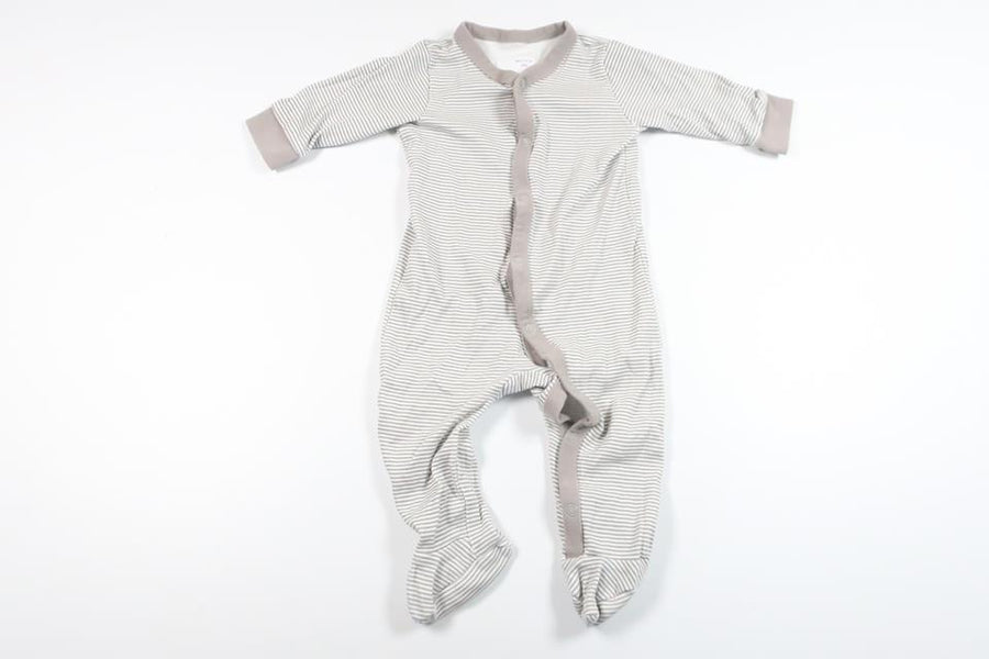 Gestreifter Pyjama von unbekannter Marke – Größe 62/68 – Grau