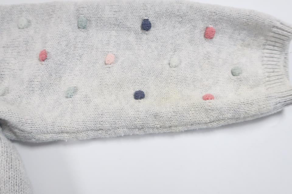 Strickjacke mit Punkten von H&MM - Größe 80 - Grau