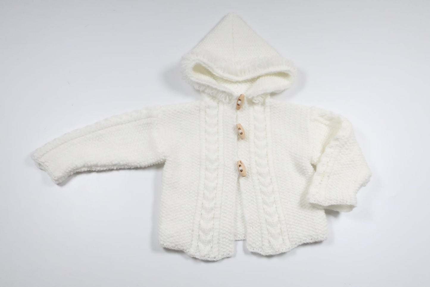 Selbstgestrickter Hoodie von unbekanntem Hersteller – Größe 80 – Weiß