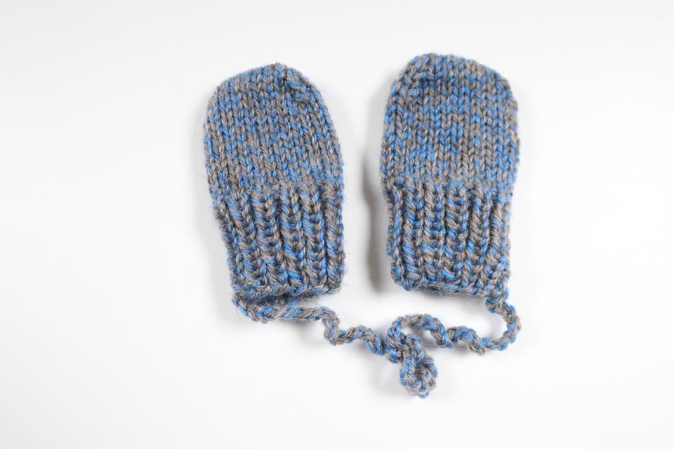 Home-knitted mittens from Unknown - Size 50/56 - Gray