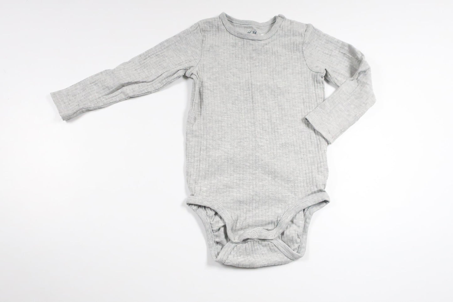 Gerippter Body von H&MM - Größe 80 - Grau