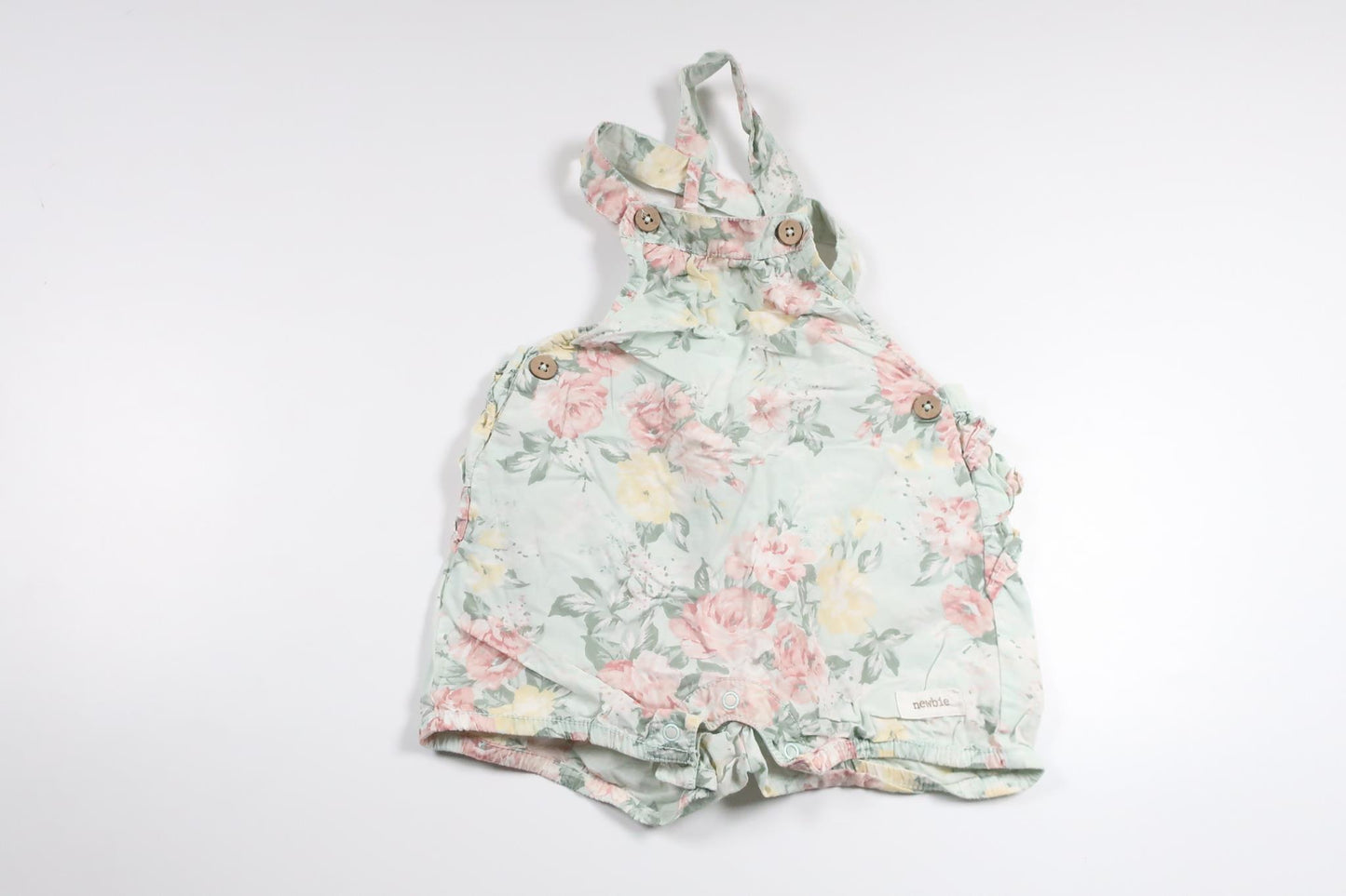 Geblümte Trägershorts mit Rüschen von Newbie – Größe 80 – Grün