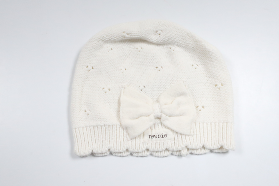 Knitted hat with bow from Newbie - Size 44/46 - White
