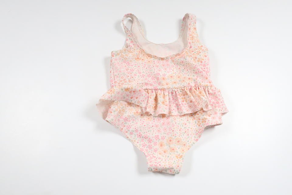 Badeanzug mit Blumenmuster von H&MM - Größe 74/80 - Rosa