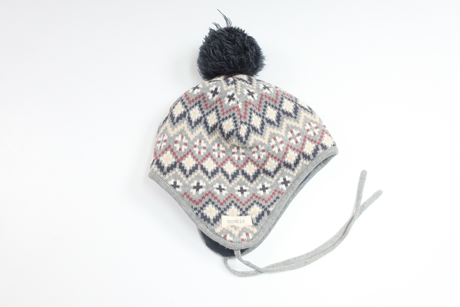 Fleecegefütterte Mütze mit Quaste von Newbie – Größe 48/50 – Grau