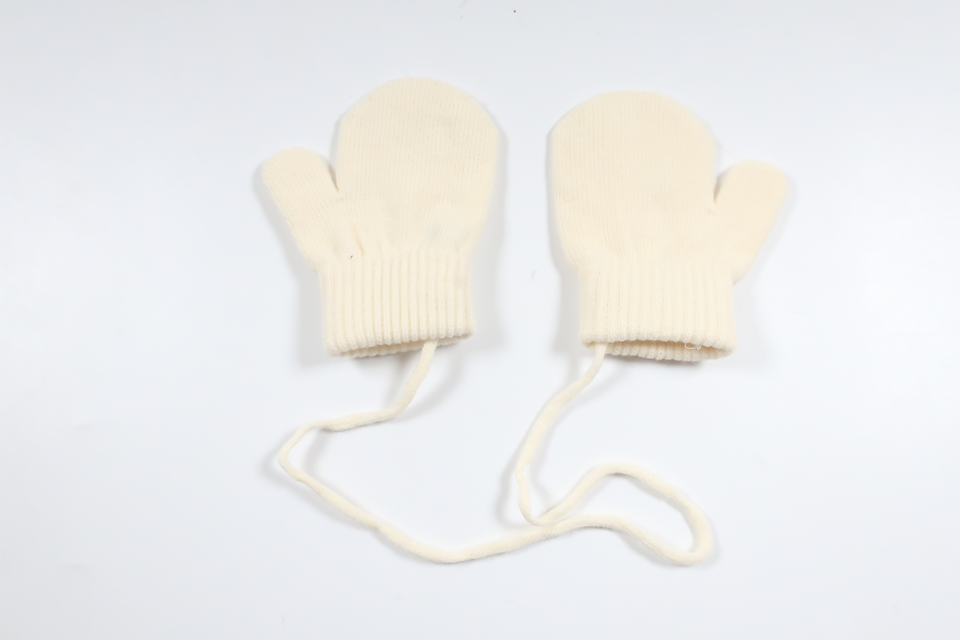 Gestrickte Fäustlinge von Börjesson – Größe 92/98 – Cremeweiß