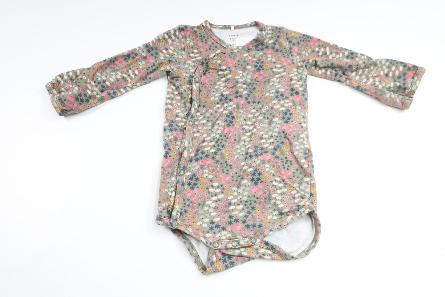 Geblümter Body von Name It – Größe 74 – Grün