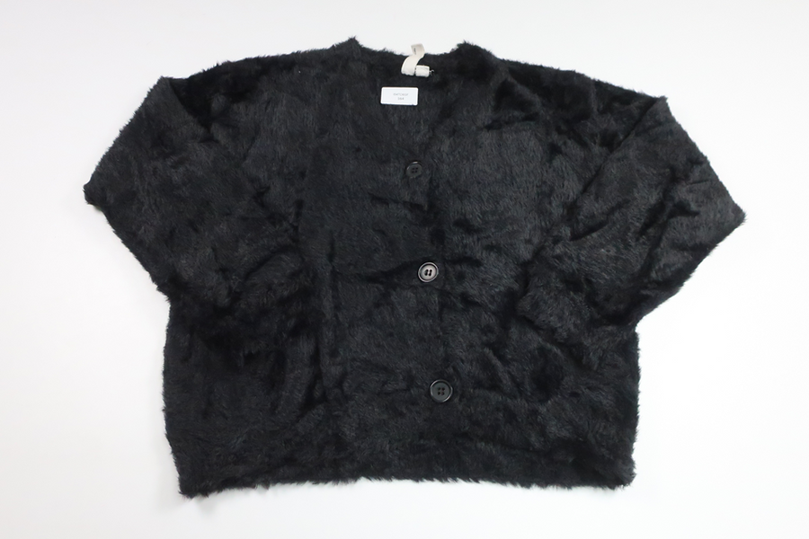 Flauschige Strickjacke von Rikiki – Größe 122/128 – Schwarz