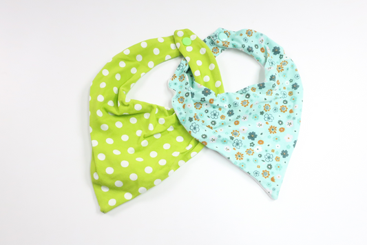 Zweierpack Lätzchen von unbekannter Marke – Einheitsgröße – Mehrfarbig