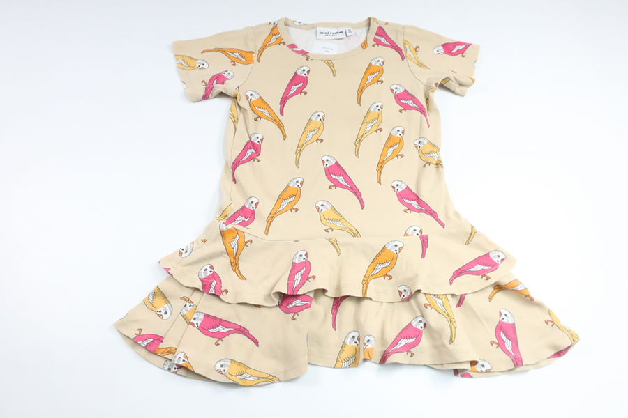 Kleid mit Wellensittichen von Mini Rodini – Größe 116/122 – Beige