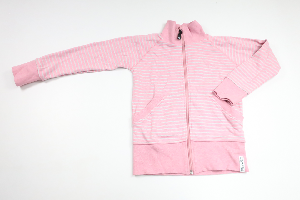 Gestreifte Strickjacke von Geggamoja – Größe 122/128 – Rosa