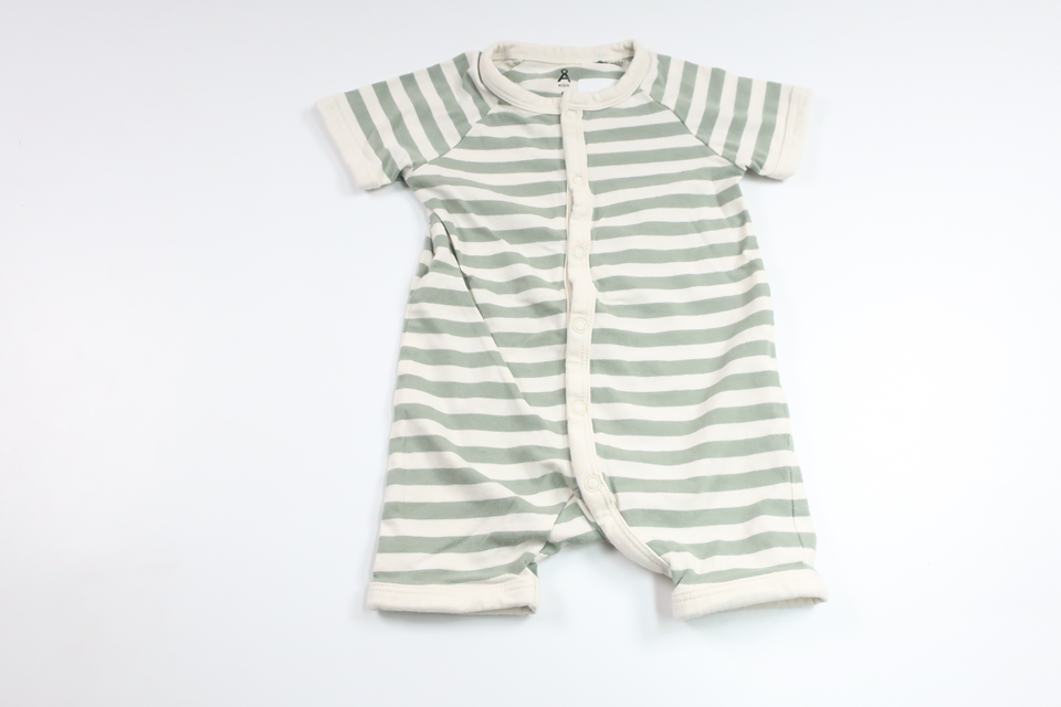 Gestreifter Pyjama von Åhléns – Größe 62 – Grün