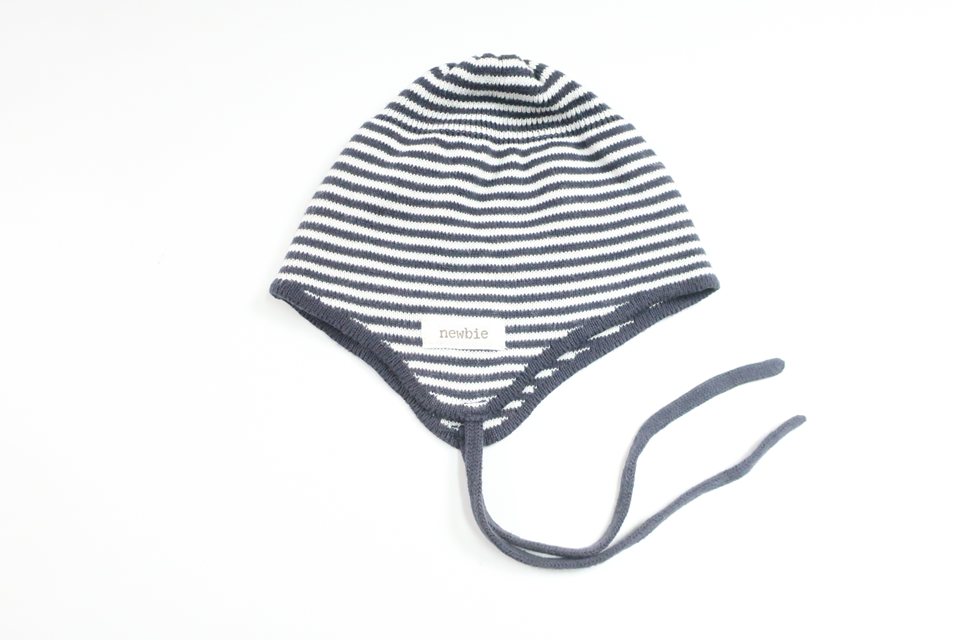Gestreifte Helmkappe von Newbie – Größe 62/68 – Marineblau