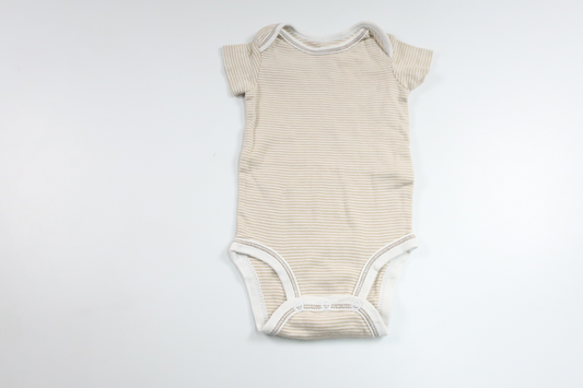 Gestreifter Body von Carter's – Größe 62 – Beige