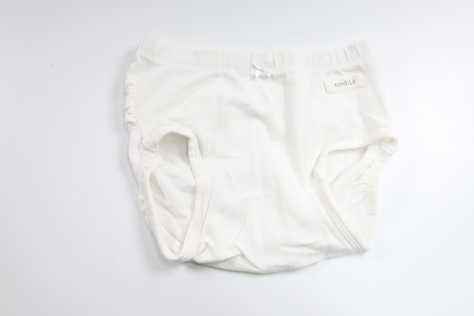 Windelrosa mit Rüschen von Newbie – Größe 74/80 – Weiß