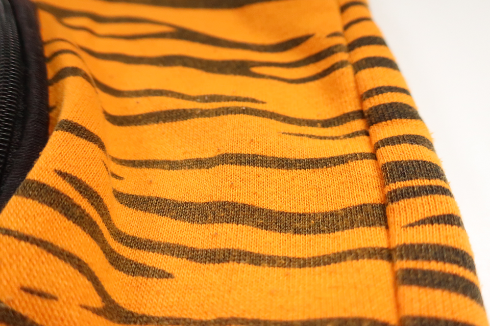 Latzhose mit Tigermuster von Petter & Kajsa – Größe 80 – Orange