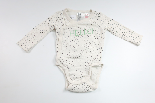Wickelbody mit Polka-Dots von H&MM - Größe 62 - Cremeweiß
