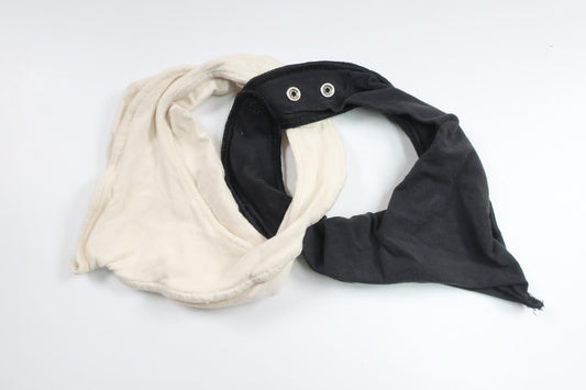 Zweierpack Lätzchen von unbekannter Marke – Einheitsgröße – Mehrfarbig