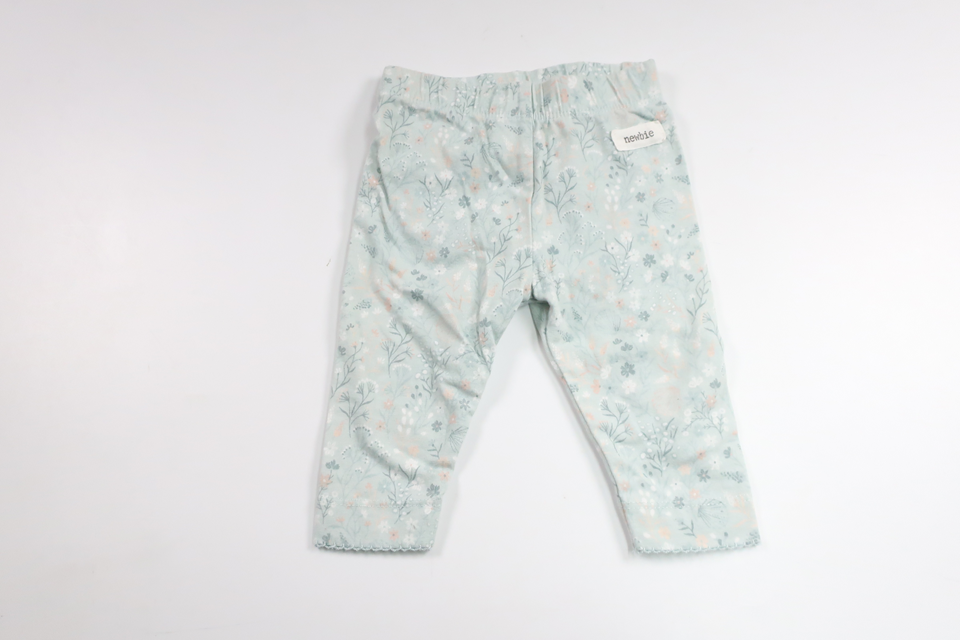 Geblümte Hose mit Rüschen von Newbie – Größe 56 – Blau