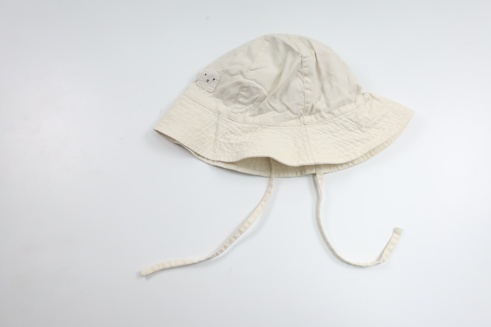 Sun hat from Kappahl - Size 48/50 - Off-white