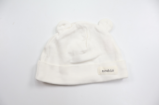 Mössa från Newbie - Storlek 36/38 - Vit