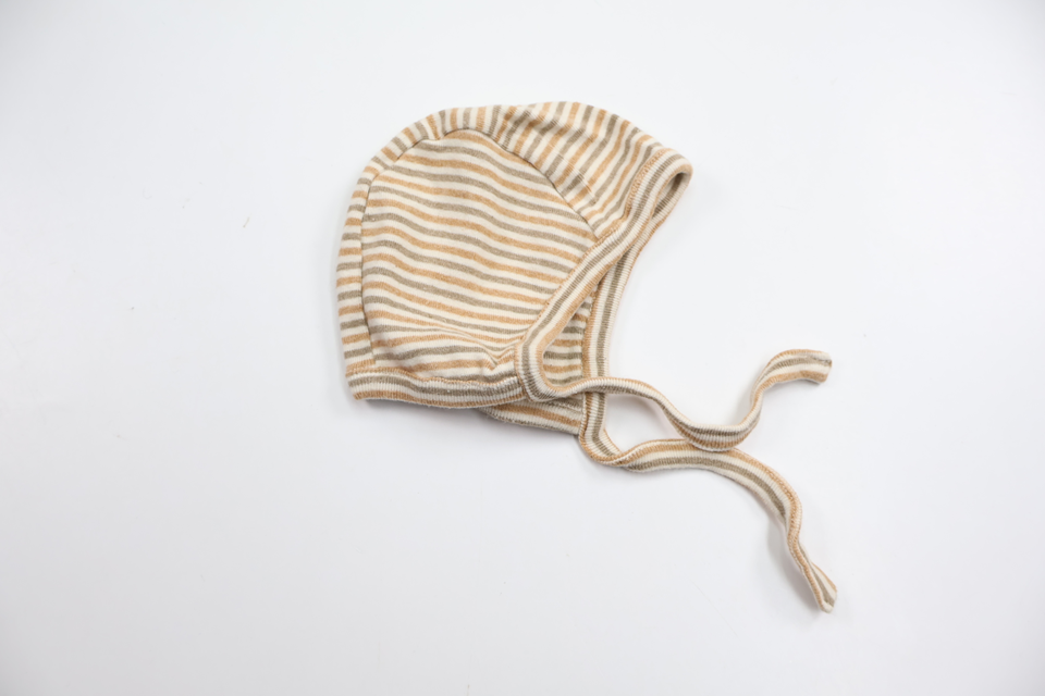 Randig mössa från Okänt - Storlek 60 - Beige