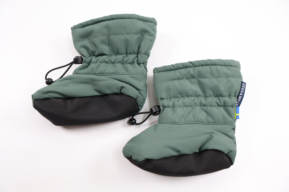 Lightly lined booties from Geggamoja - One size - Green