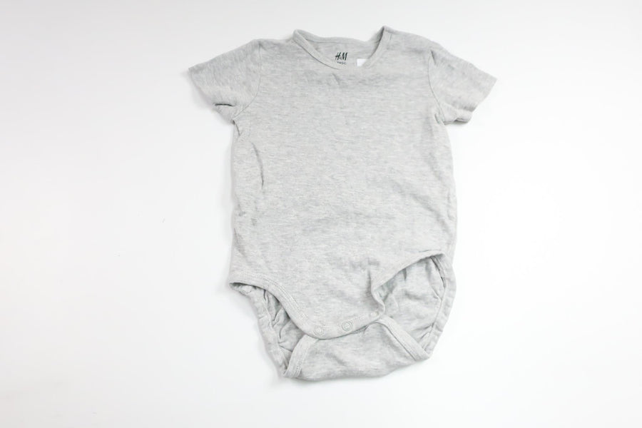 Body von H&MM - Größe 74 - Grau