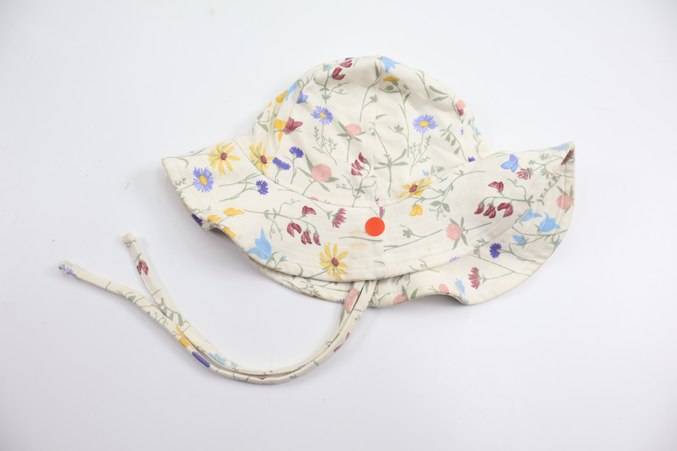 Soft sun hat from Lindex - Size 44/46 - White