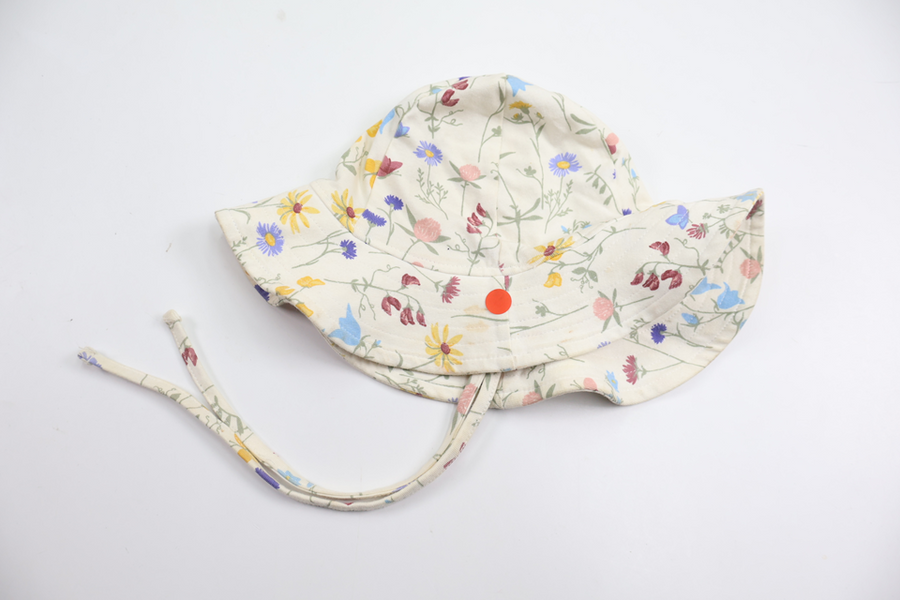 Soft sun hat from Lindex - Size 44/46 - White
