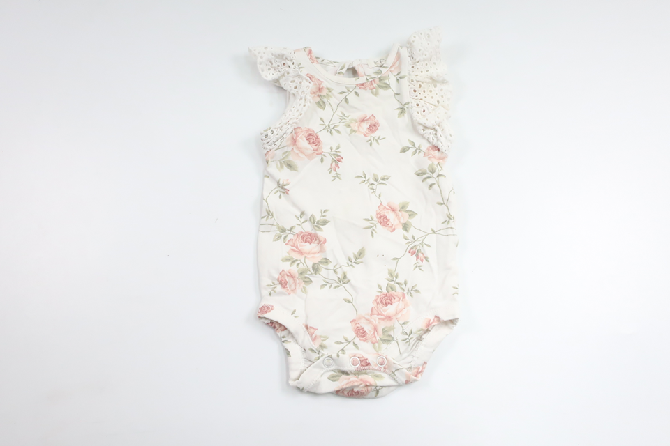 Leinenbody mit Blumenmuster von Newbie – Größe 68 – Weiß