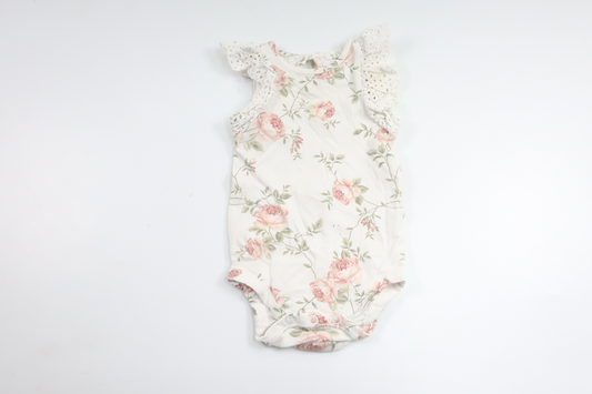 Leinenbody mit Blumenmuster von Newbie – Größe 68 – Weiß