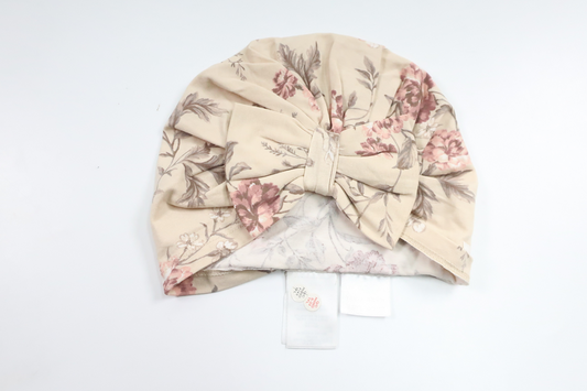 Blumen-Turban mit Schleife von Newbie – Größe 48/50 – Beige