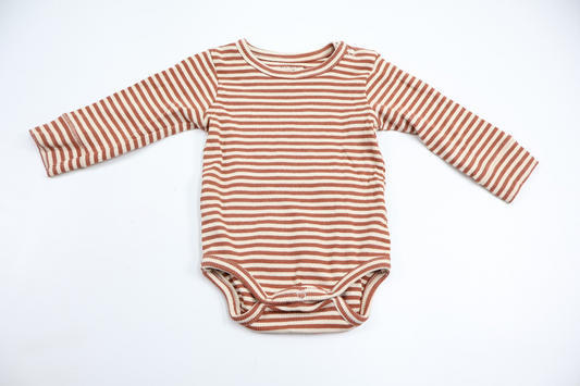 Ribbad body från Minimarket - Storlek 68 - Brun