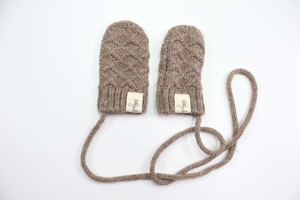 Stickade vantar i 100% merinoull från Little Jalo - Storlek 56/62 - Brun