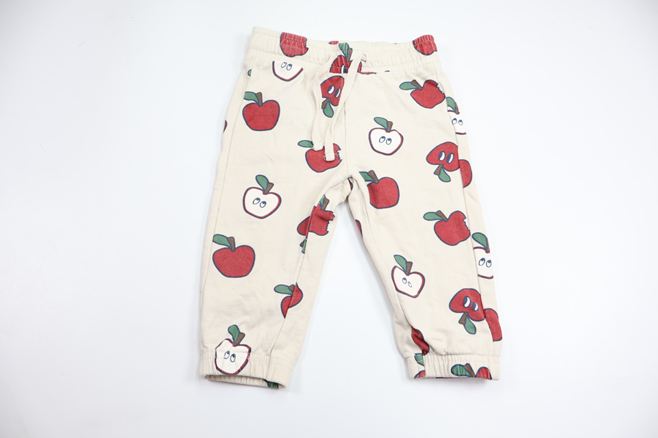 Byxor med äpplen från Little Me - Storlek 80 - Beige
