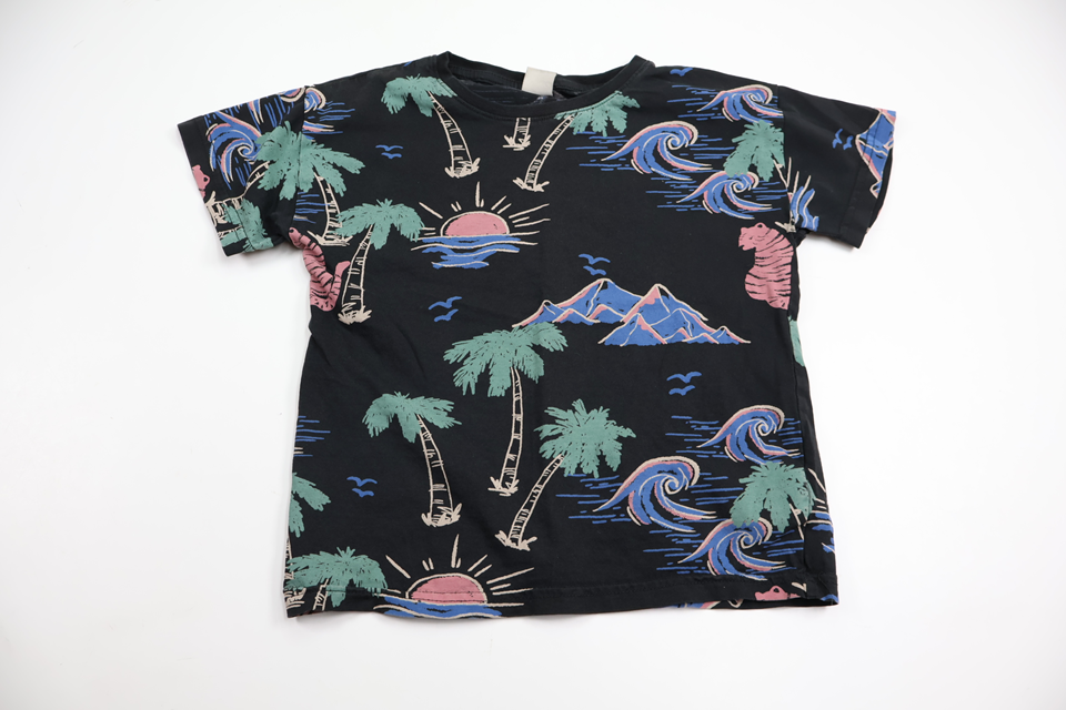 T-shirt från Lindex - Storlek 110/116 - Svart