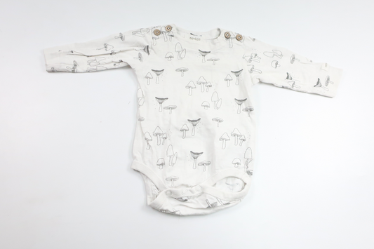 Body mit Pilzmuster von Newbie – Größe 56 – Weiß