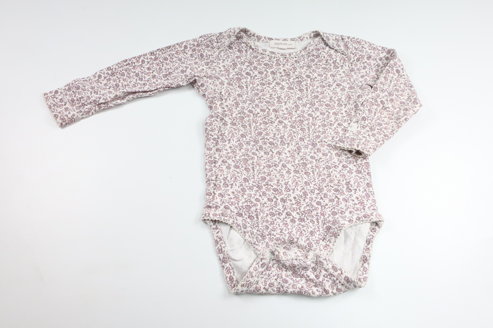 Blommig body från Newbie - Storlek 86 - Lila