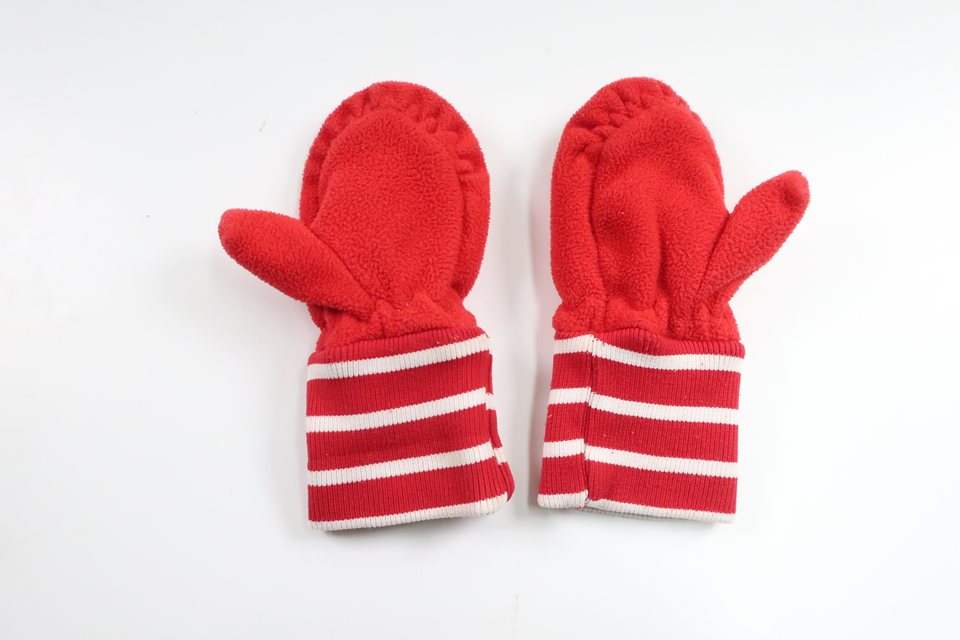 Fleece mittens from Polarn o. Pyret - Size 74/80 - Red