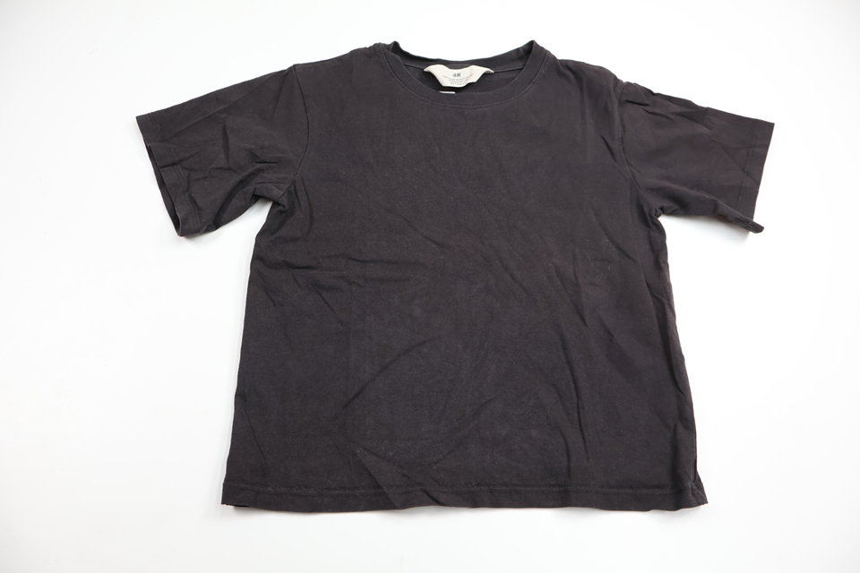 T-shirt från H&M - Storlek 122/128 - Svart