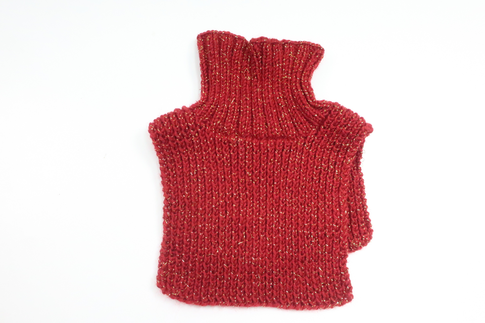 Gestricktes Lätzchen (Hersteller unbekannt) – Größe 74/80 – Rot