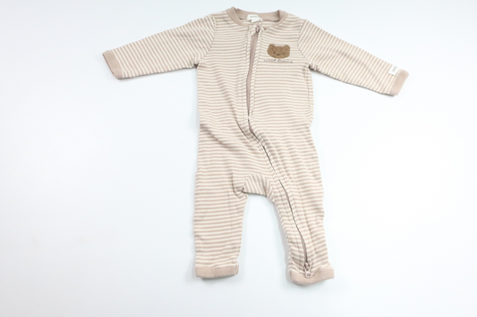 Gestreifter Pyjama von Newbie – Größe 62 – Beige